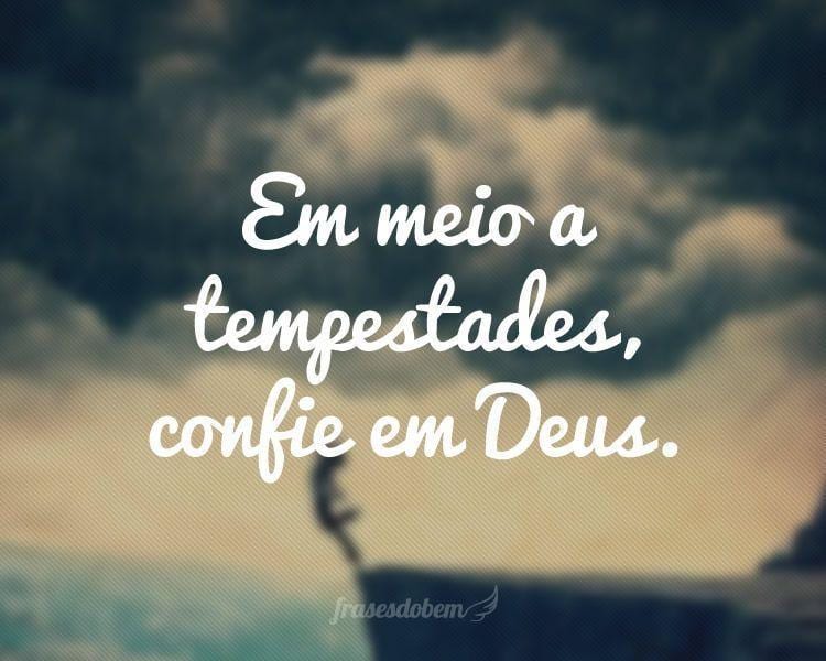 Em meio a tempestades, confie em Deus.