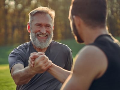 40 frases de Feliz Dia dos Pais para amigo com lindas homenagens