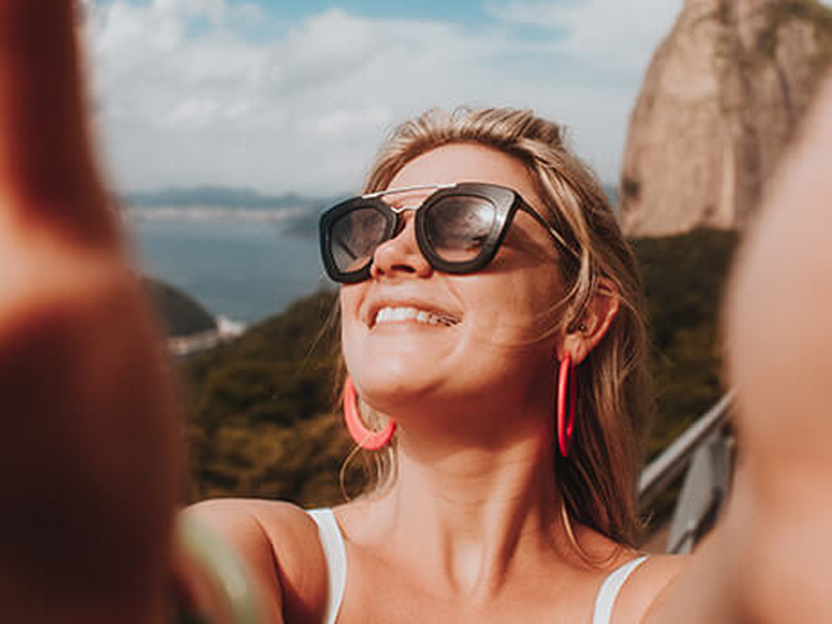 120 frases para foto sorrindo que mostram o melhor de você