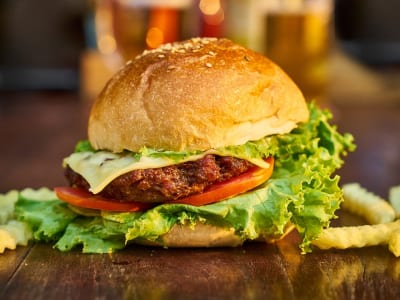 30 frases de hambúrguer para ser feliz a cada mordida