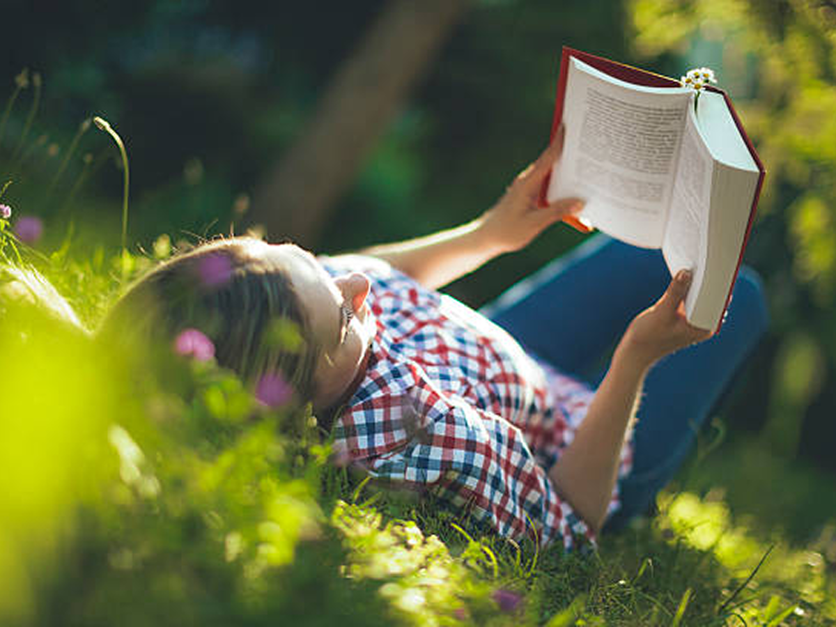 40 frases de livros de romance para encantar corações apaixonados