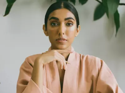 30 frases de Rupi Kaur para quem é fã desta escritora contemporânea