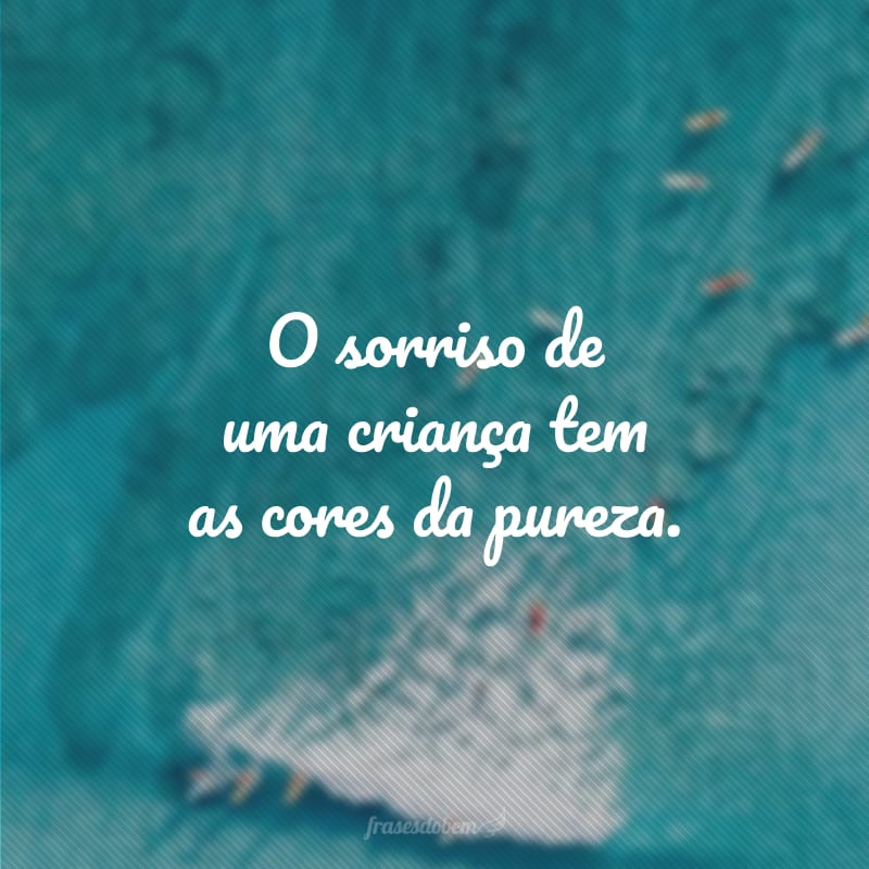 O sorriso de uma criança tem as cores da pureza. 