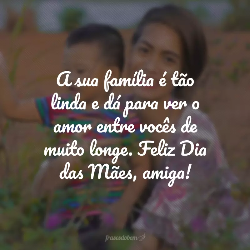 A sua família é tão linda e dá para ver o amor entre vocês de muito longe. Feliz Dia das Mães, amiga!