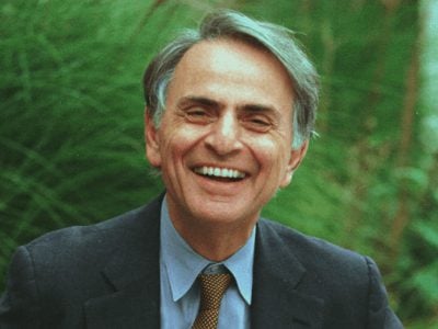 30 frases de Carl Sagan para compreender sobre a ciência e o universo