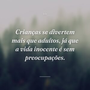 Crianças se divertem mais que adultos, já que a vida inocente é sem preocupações.