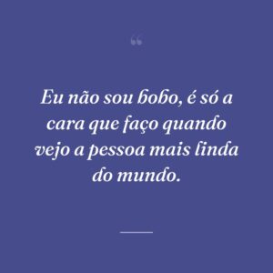 Eu não sou bobo, é só a cara que faço quando vejo a pessoa mais linda do mundo.