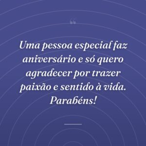 Uma pessoa especial faz aniversário e só quero agradecer por trazer paixão e sentido à vida. Parabéns!