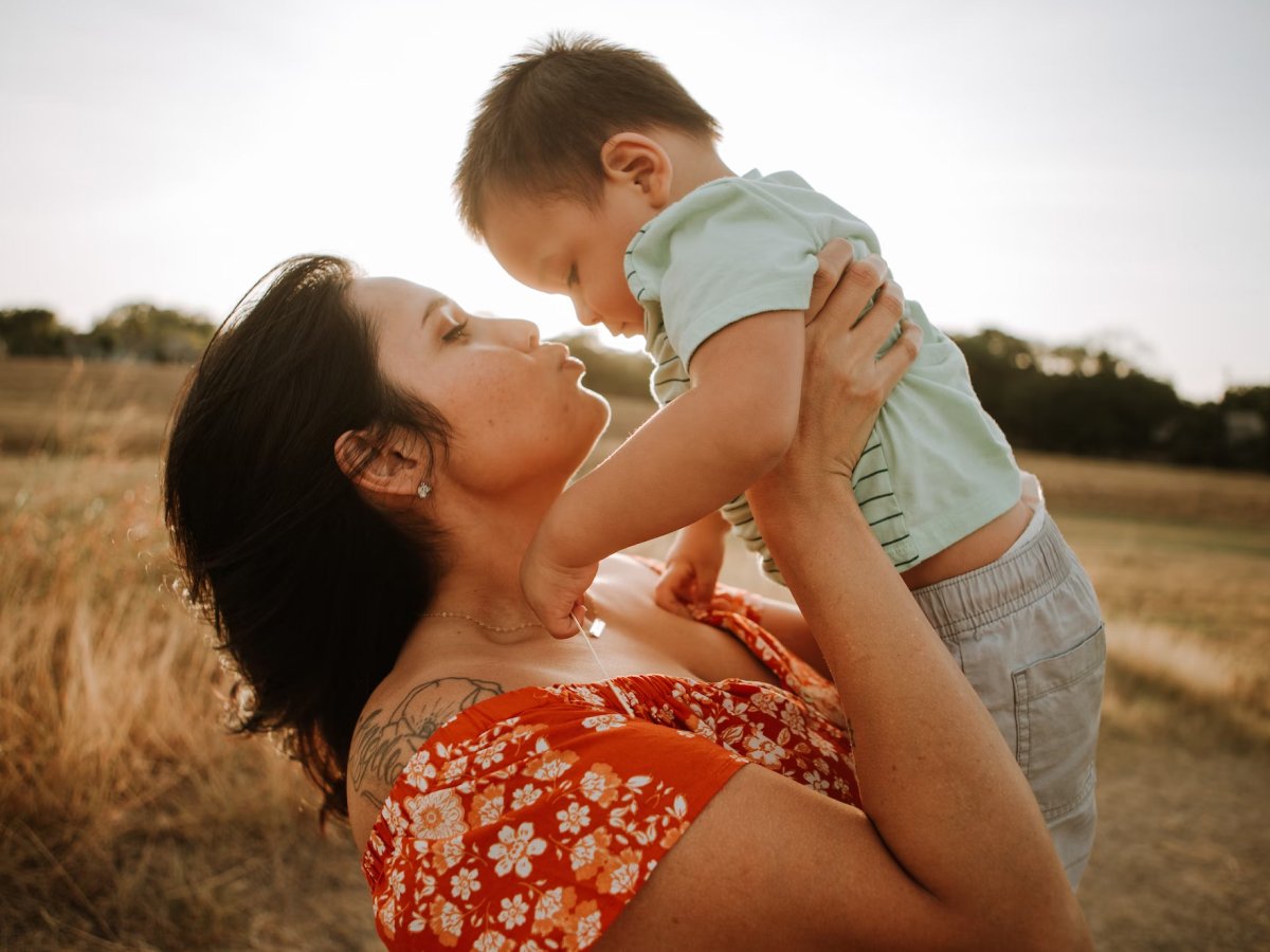 70 frases para foto com filho que traduzem a relação de vocês