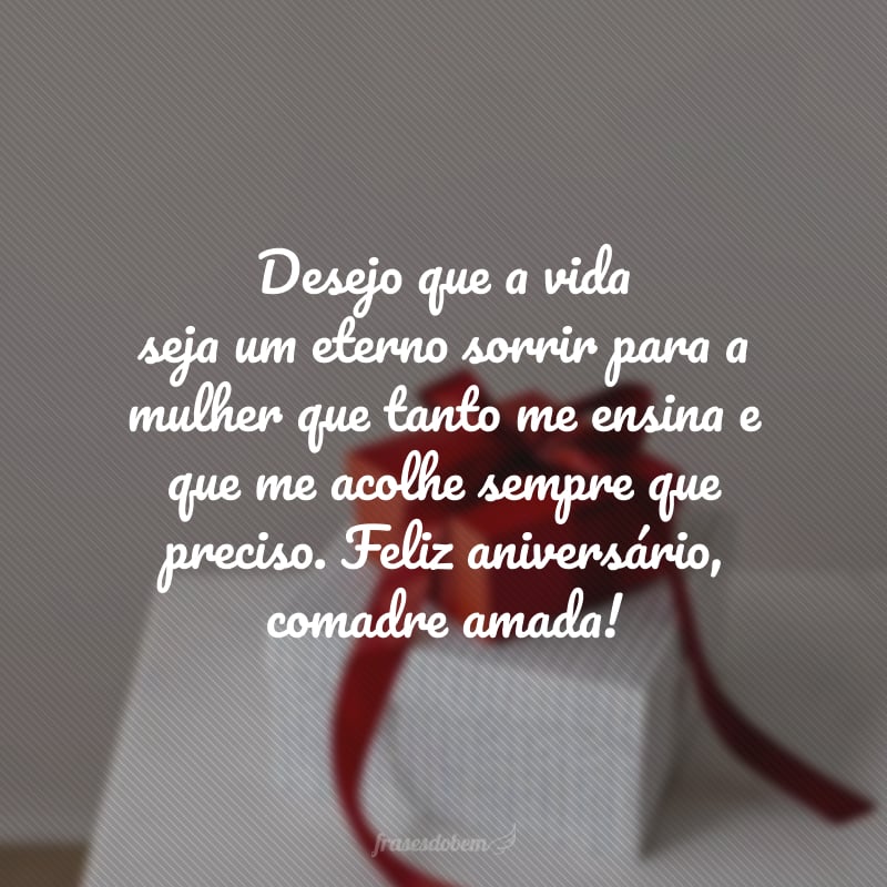 Desejo que a vida seja um eterno sorrir para a mulher que tanto me ensina e que me acolhe sempre que preciso. Feliz aniversário, comadre amada!