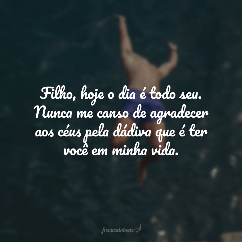 Filho, hoje o dia é todo seu. Nunca me canso de agradecer aos céus pela dádiva que é ter você em minha vida. Espero que possamos celebrar esta data assim por muitos outros anos, sempre juntinhos. Feliz aniversário!